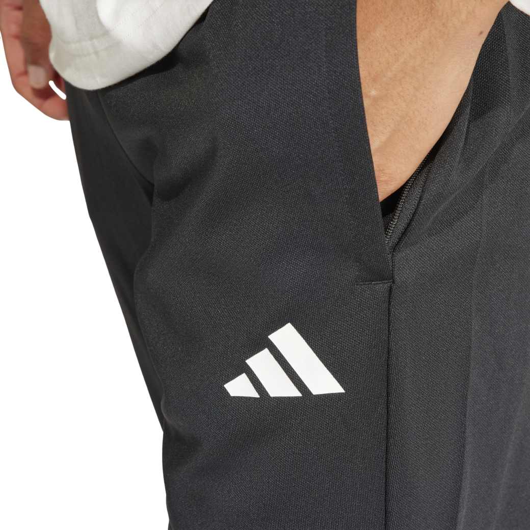 IR7848_7_APPAREL_On Model_Detail View 1_white